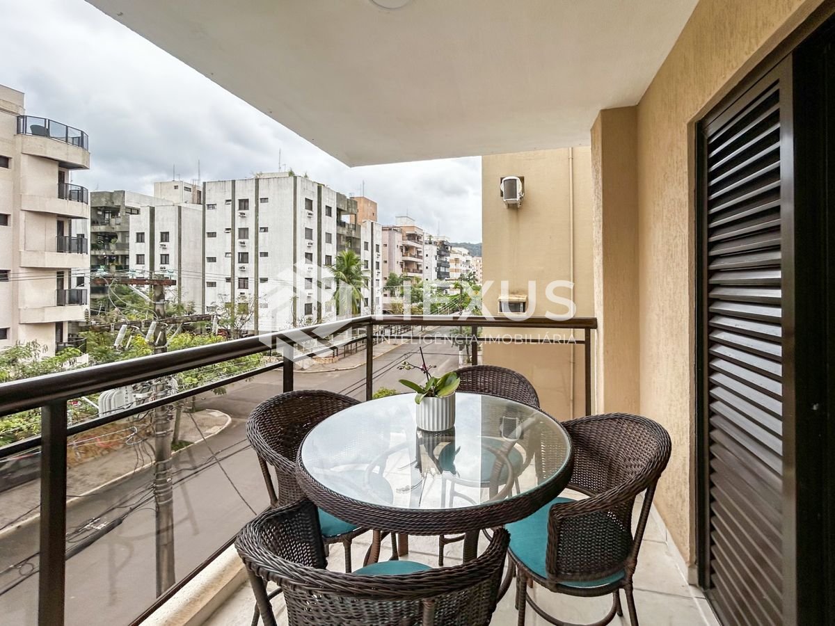 Foto 3 de Apartamento reformado com varanda e lazer a 200m da praia na Enseada, Guarujá