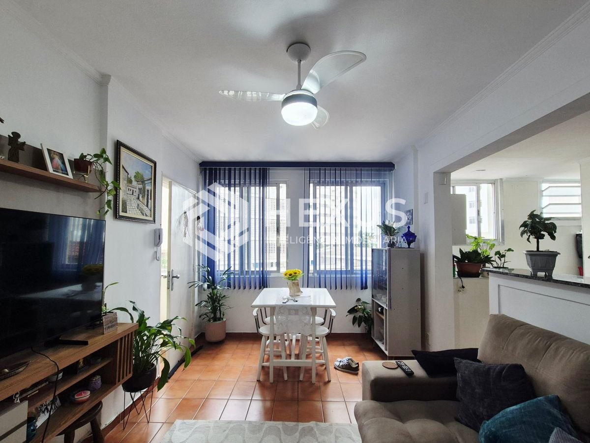 Foto 2 de Apartamento reformado a 1 quadra da praia nas Pitangueiras, Guarujá