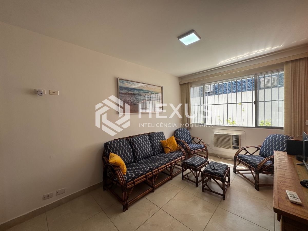 Foto 3 de Apartamento reformado com lazer a 200m da praia na região do Aquário na Enseada, Guarujá