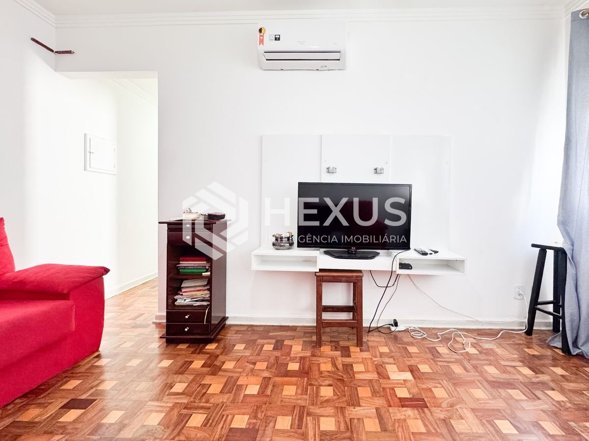 Foto 4 de Apartamento reformado a 150m da praia no Jardim Astúrias, Guarujá
