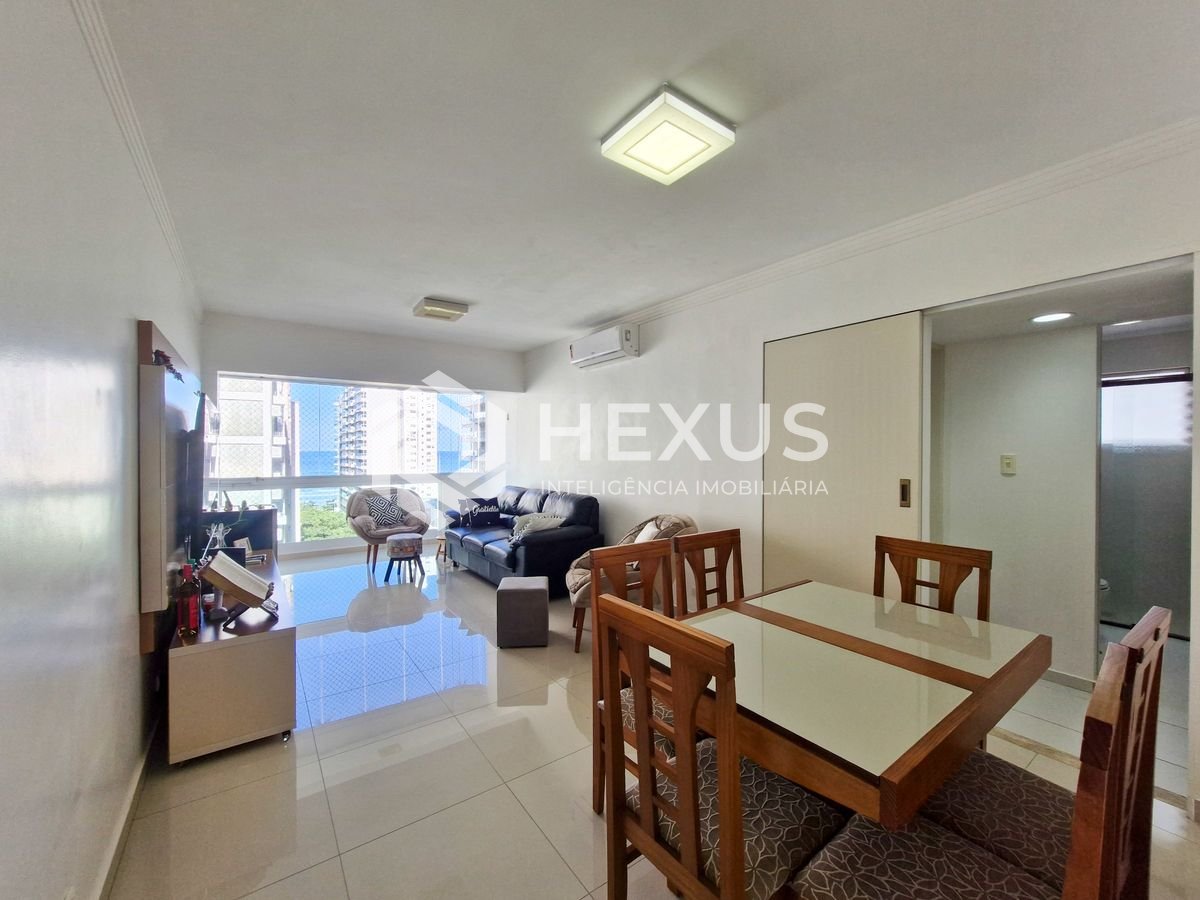 Foto 4 de Apartamento reformado com varanda vista mar a 300m da praia nas Pitangueiras, Guarujá