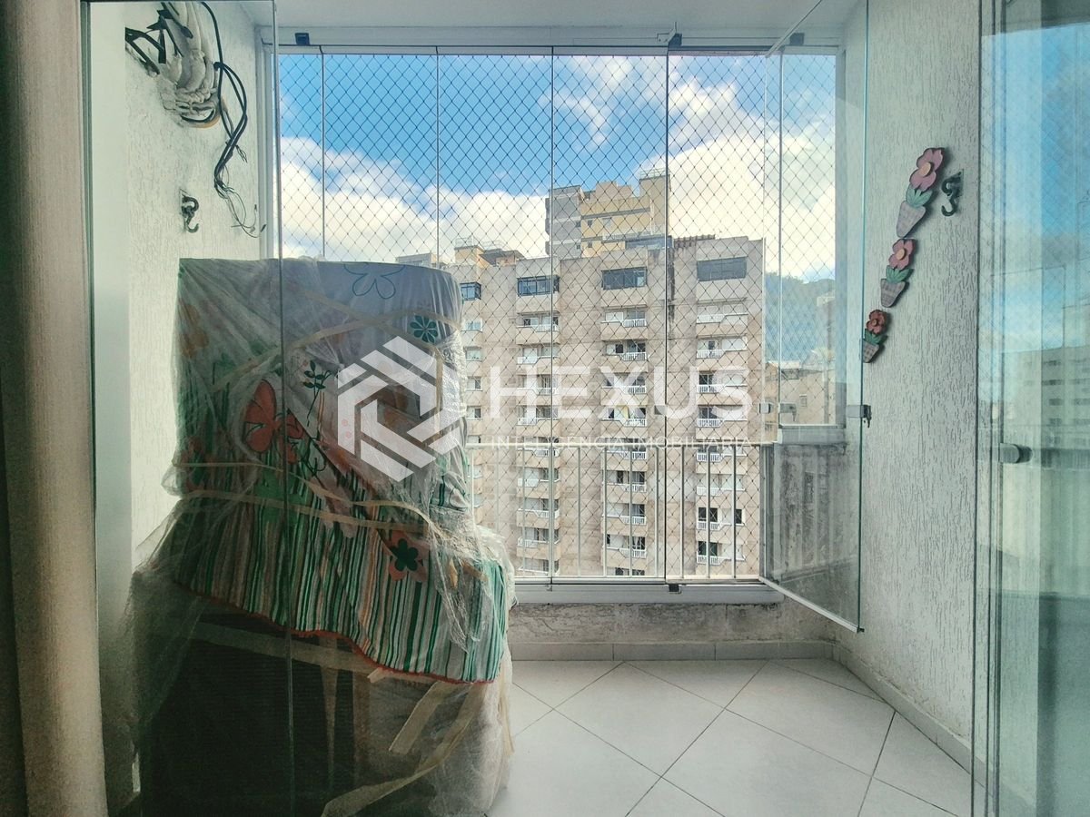 Foto 2 de Apartamento reformado com varanda a 1 quadra da praia nas Pitangueiras, Guarujá
