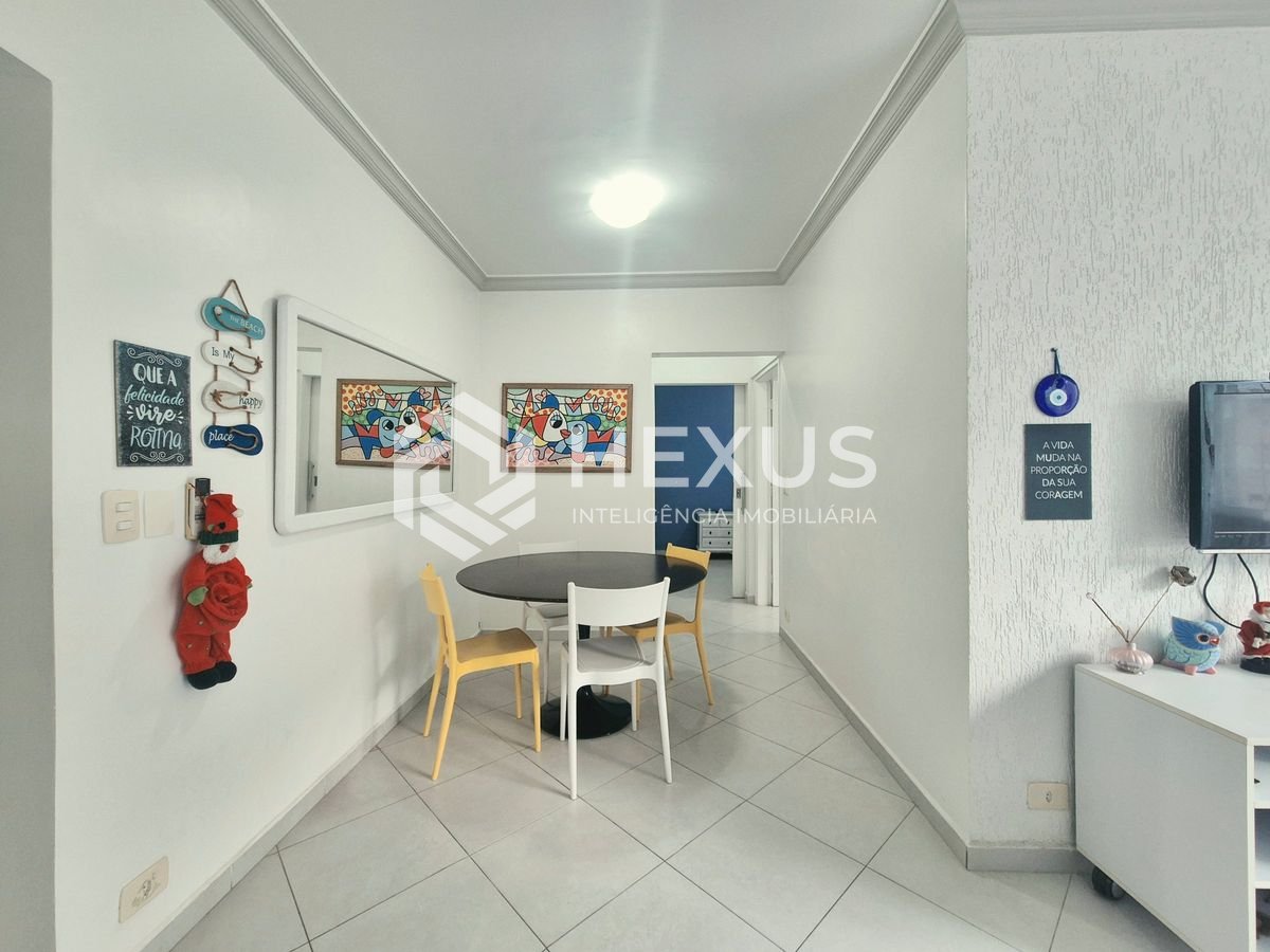 Foto 5 de Apartamento reformado com varanda a 1 quadra da praia nas Pitangueiras, Guarujá