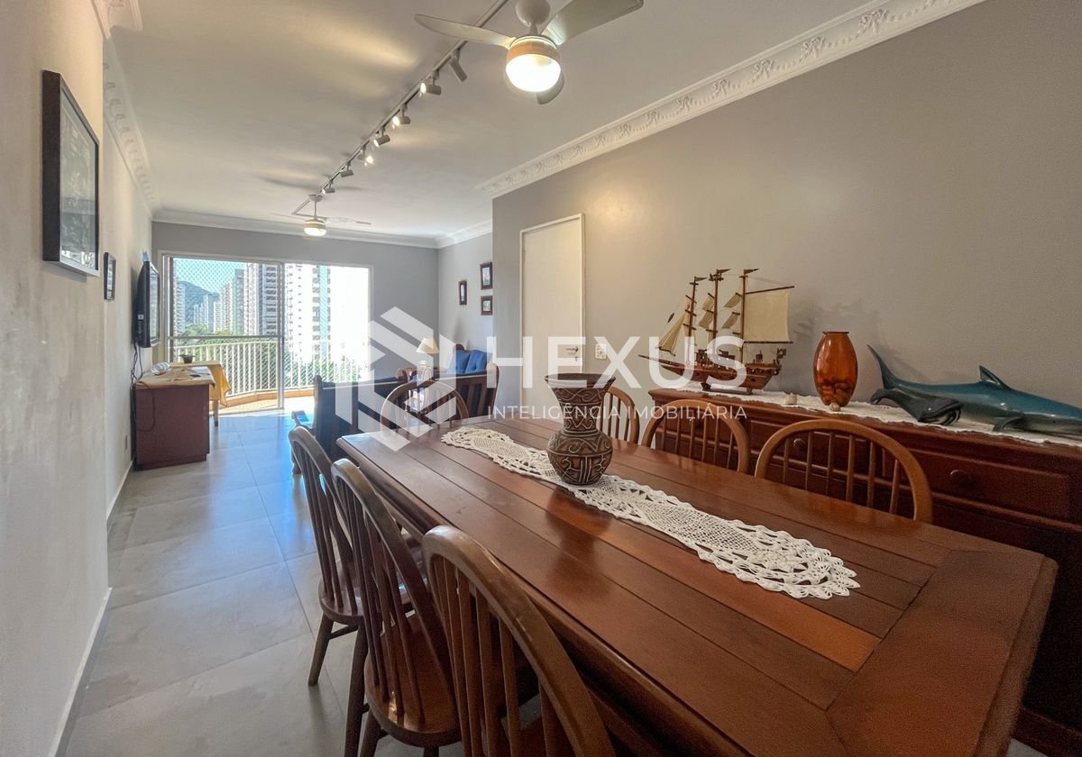 Foto 3 de Apartamento com varanda e lazer a 2 quadras da praia na região da Barra Funda nas Pitangueiras, Guarujá