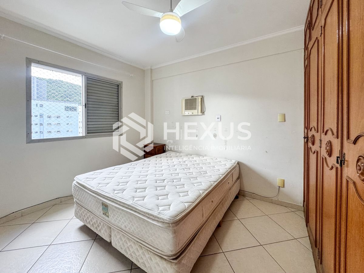 Foto 5 de Apartamento com varanda vista mar a 2 quadras da praia nas Pitangueiras, Guarujá
