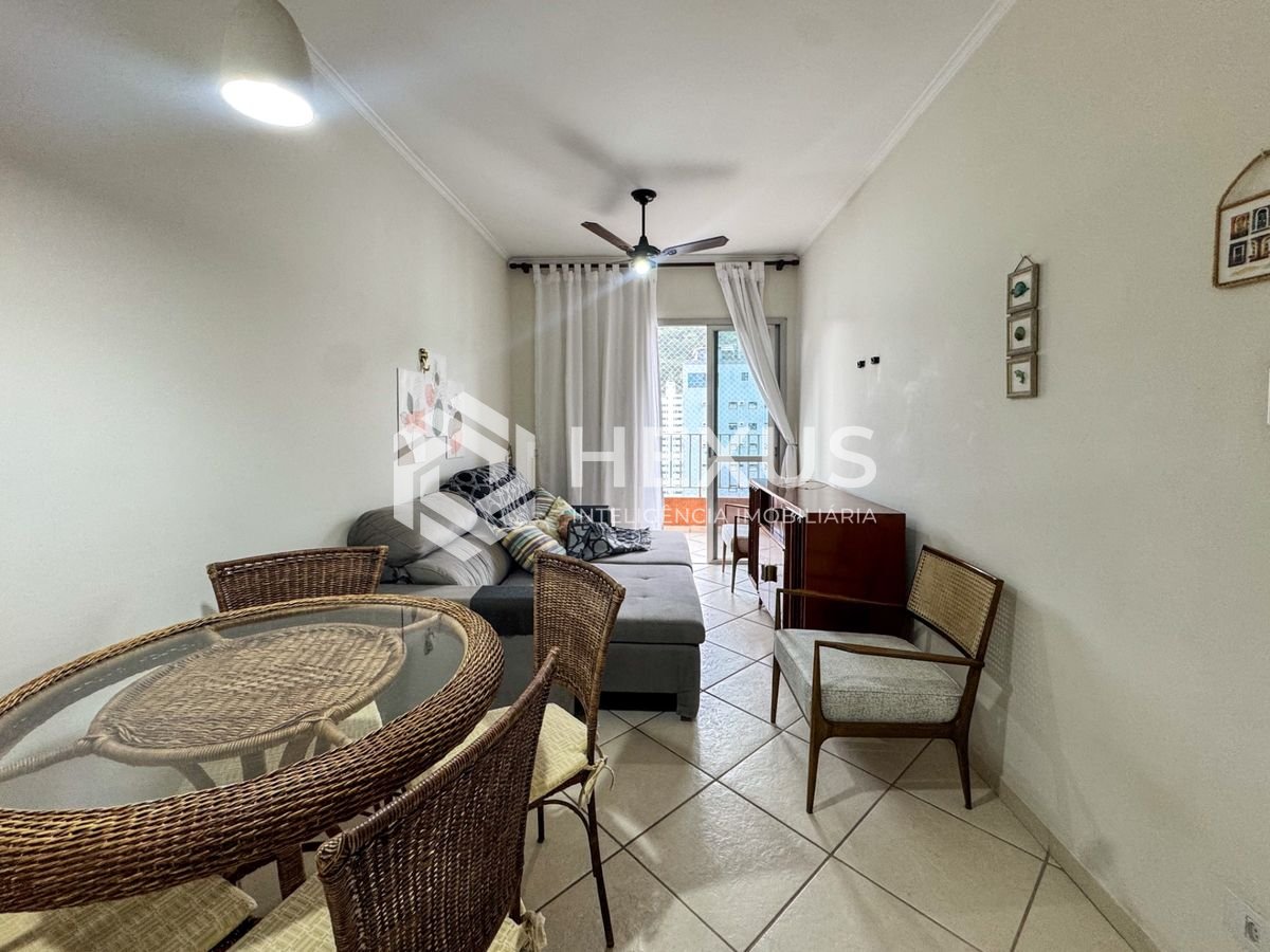 Foto 3 de Apartamento com varanda vista mar a 2 quadras da praia nas Pitangueiras, Guarujá