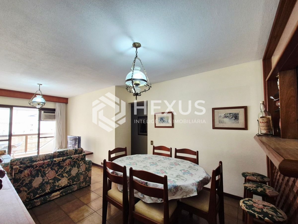 Foto 4 de Apartamento com varanda e lazer a 200m da praia nas Pitangueiras, Guarujá