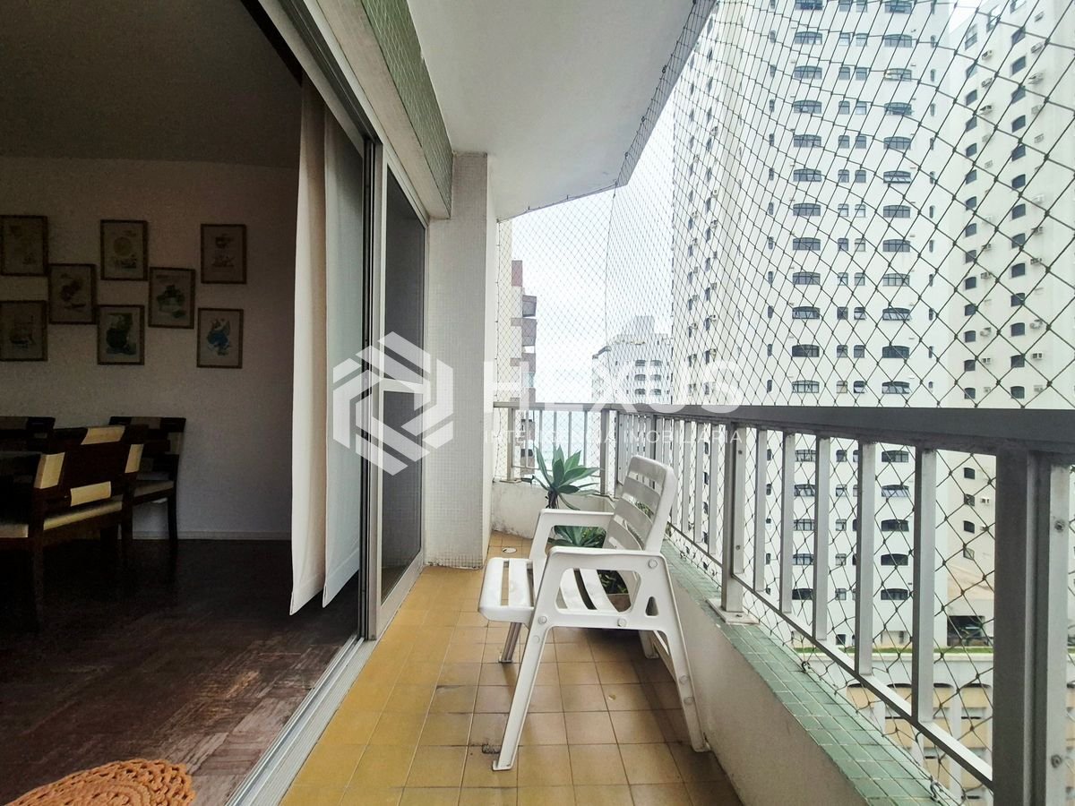 Foto 5 de Apartamento com varanda vista mar a 1 quadra da praia nas Pitangueiras, Guarujá