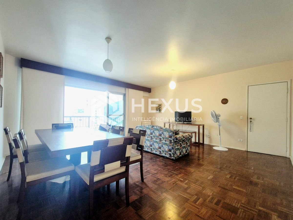 Foto 4 de Apartamento com varanda vista mar a 1 quadra da praia nas Pitangueiras, Guarujá