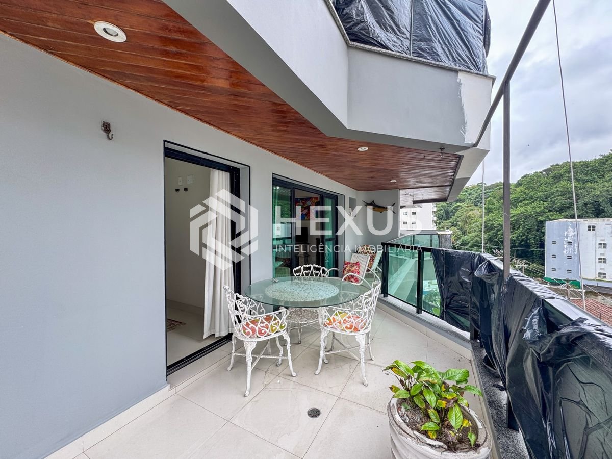 Foto 3 de Apartamento reformado com varanda e lazer no Jardim Astúrias, Guarujá