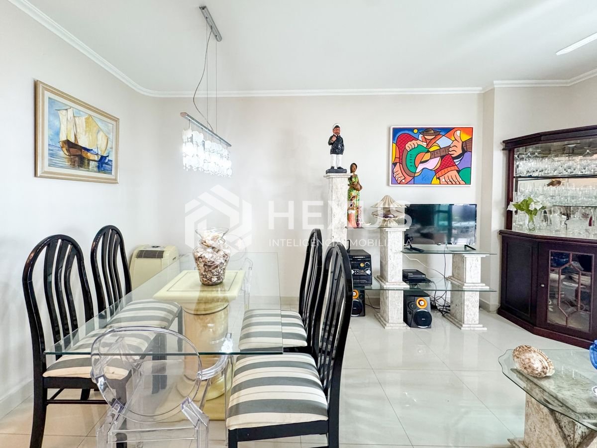 Foto 5 de Apartamento reformado com varanda e lazer no Jardim Astúrias, Guarujá
