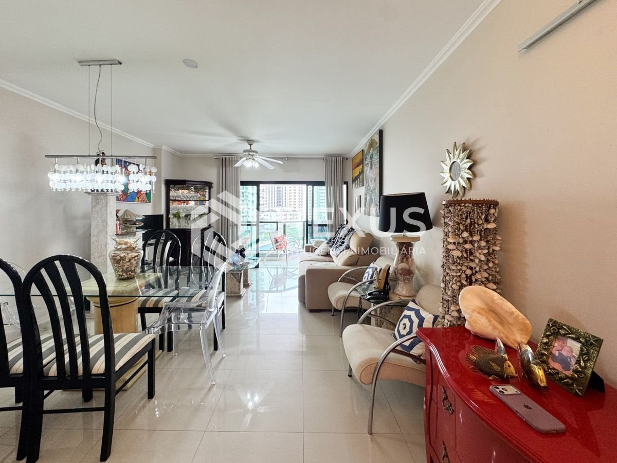 Foto 2 de Apartamento reformado com varanda e lazer no Jardim Astúrias, Guarujá