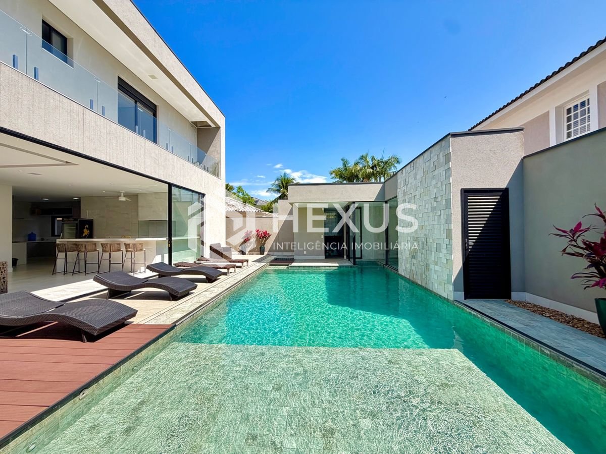 Foto 5 de Casa de alto padrão com piscina e área gourmet no Jardim Acapulco, Guarujá.