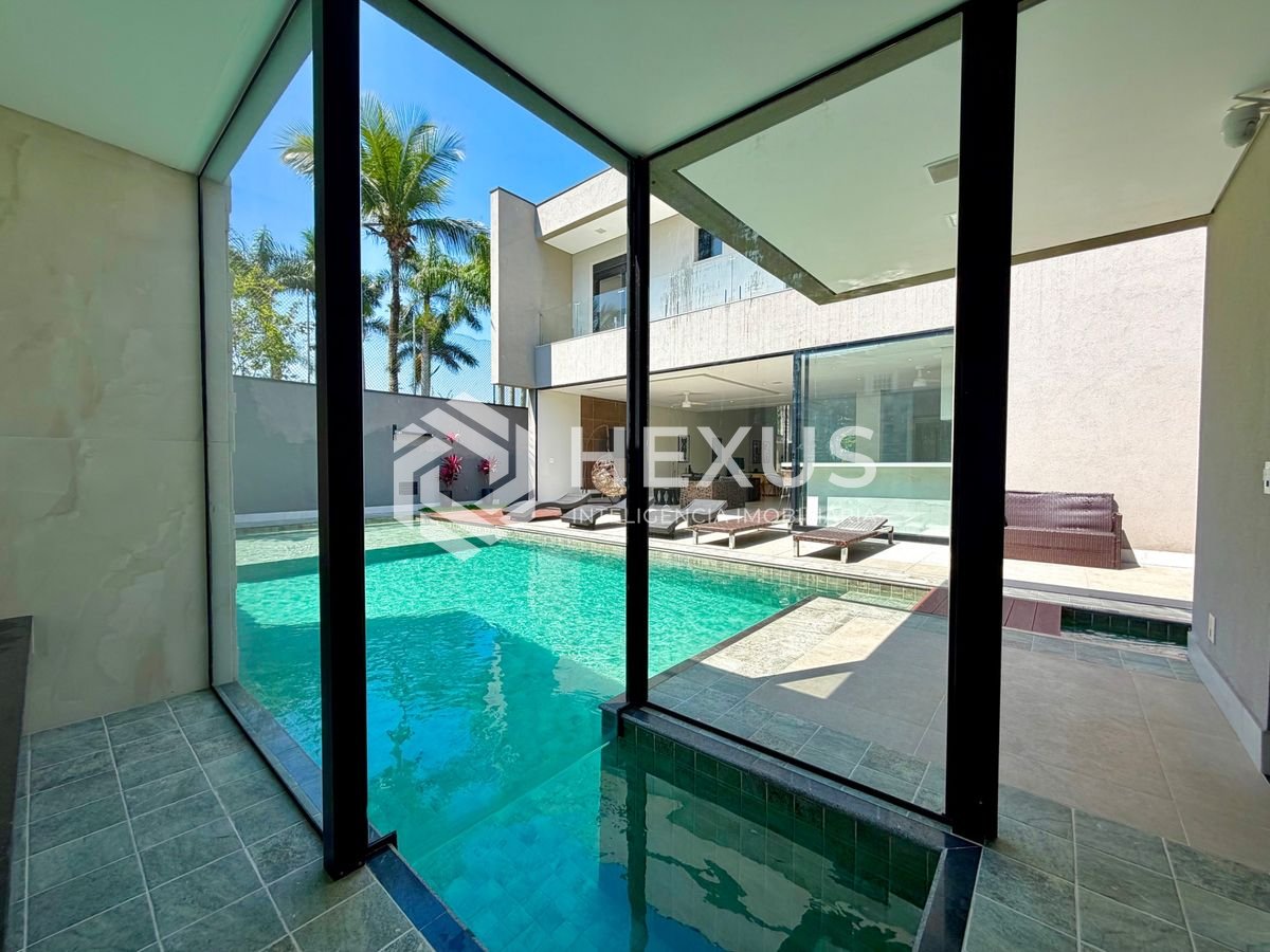 Foto 4 de Casa de alto padrão com piscina e área gourmet no Jardim Acapulco, Guarujá.