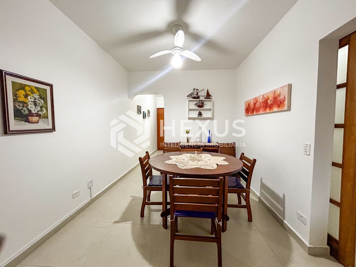 Foto 5 de Apartamento reformado com varanda e lazer a 400m da praia na região do Aquário na Enseada, Guarujá
