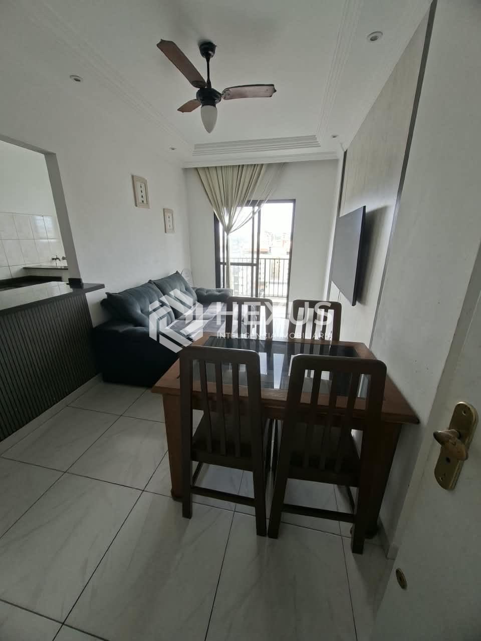 Foto 5 de Apartamento reformado com varanda e lazer a 500m da praia na Enseada, Guarujá