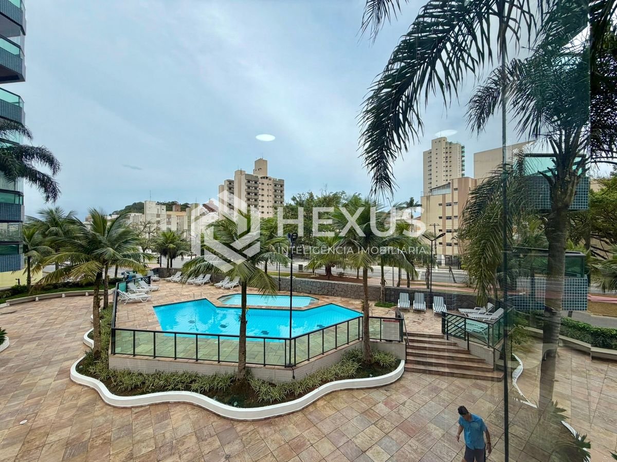 Foto 4 de Apartamento reformado com varanda a 3 quadras da praia na Enseada, Guarujá