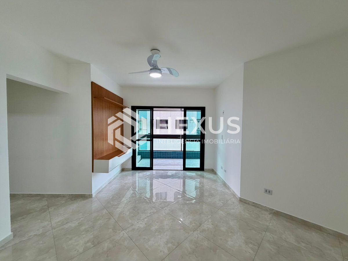 Foto 5 de Apartamento reformado com varanda a 3 quadras da praia na Enseada, Guarujá