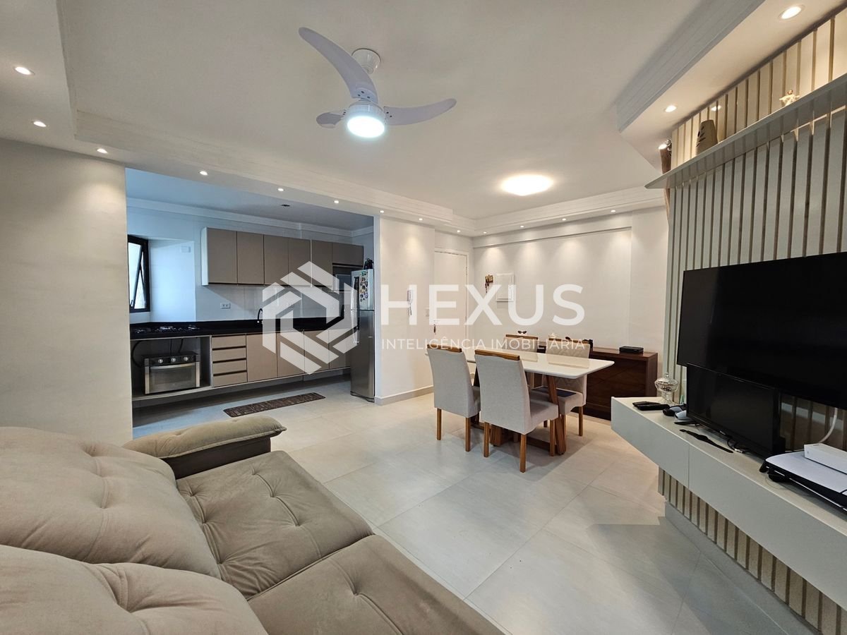 Foto 3 de Apartamento com varanda e lazer a 2 quadras da praia no Tombo, Guarujá