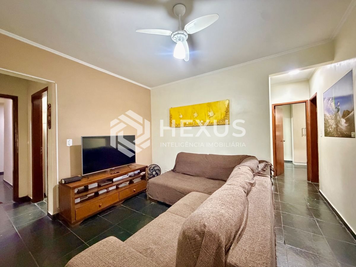 Foto 3 de Apartamento com varanda e lazer a 500m da praia no Tombo, Guarujá