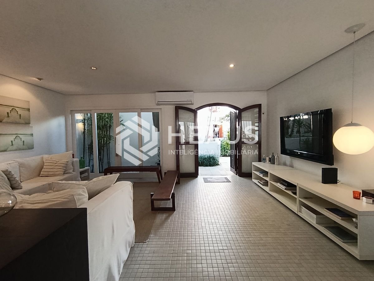 Foto 5 de Apartamento reformado frente mar com varanda e lazer na região do Tortugas na Enseada, Guarujá