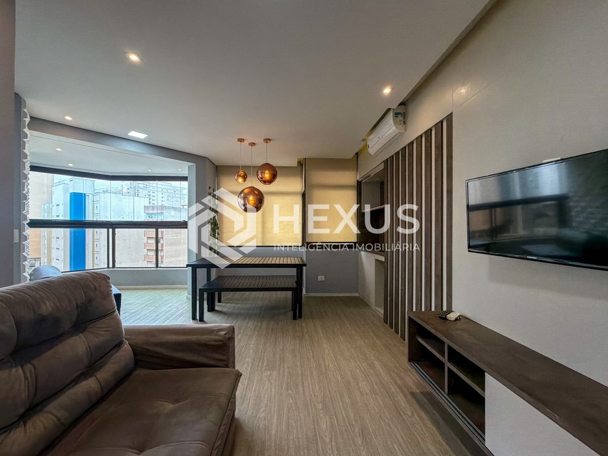 Foto 4 de Apartamento reformado com varanda vista mar e lazer no Jardim Astúrias, Guarujá