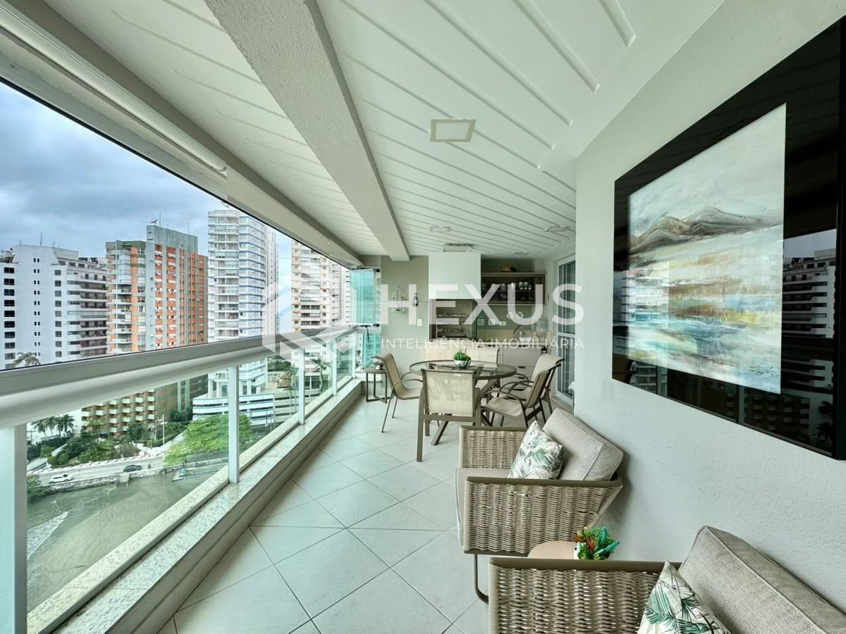 Foto 3 de Apartamento frente mar com varanda gourmet vista mar no Jardim Astúrias, Guarujá
