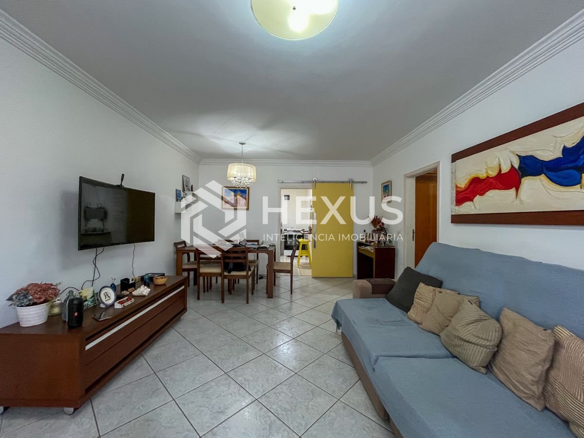 Foto 3 de Apartamento com varanda e lazer a 2 quadras da praia nas Pitangueiras, Guarujá