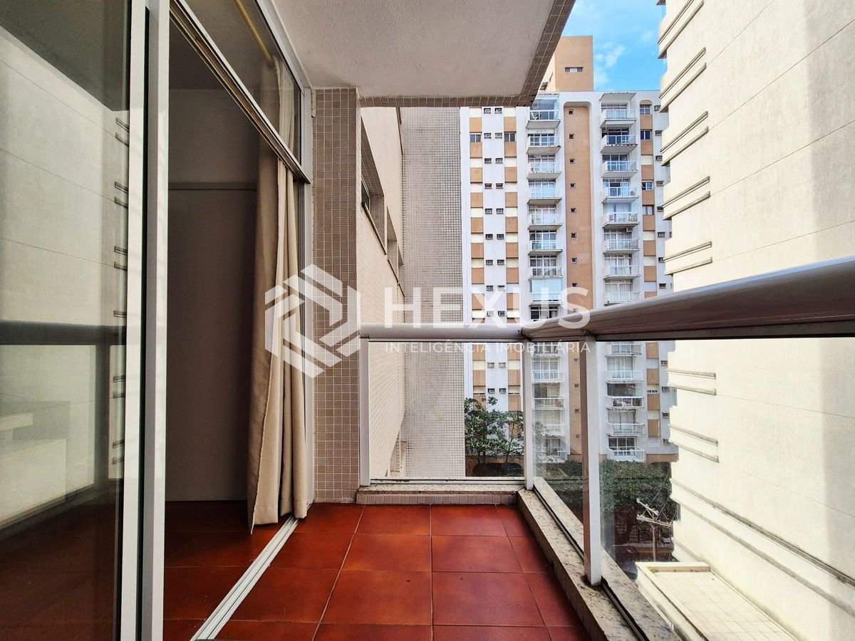 Foto 2 de Apartamento com varanda e lazer nas Pitangueiras, Guarujá