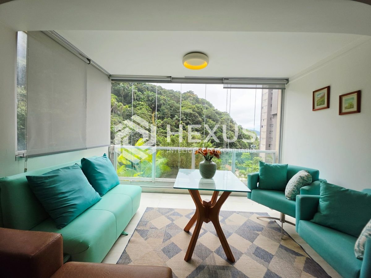Foto 3 de Apartamento reformado com varanda vista mar e lazer nas Pitangueiras, Guarujá