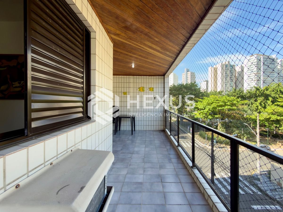 Foto 3 de Apartamento com varanda no Jardim Astúrias, Guarujá