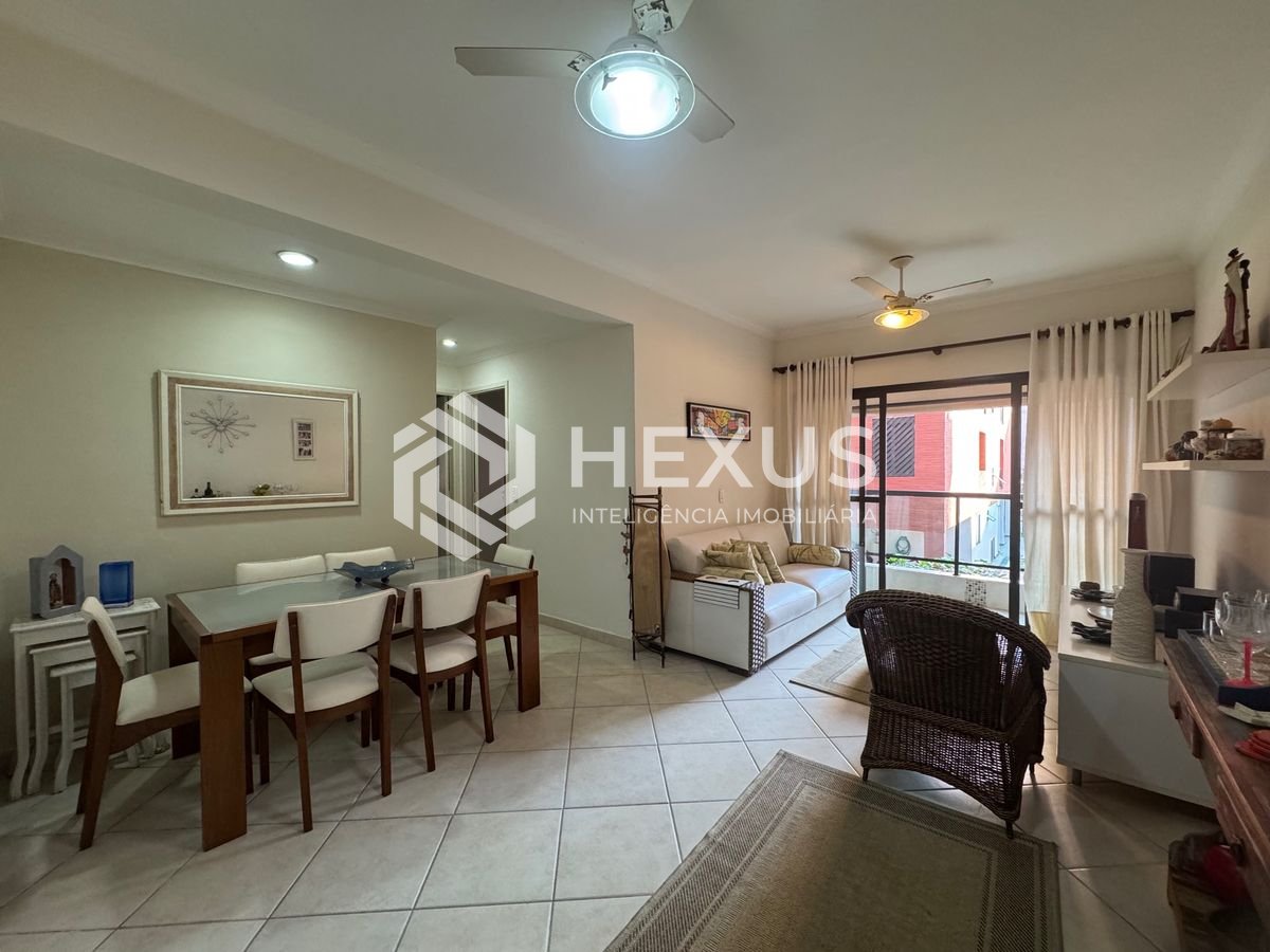 Foto 2 de Apartamento reformado com varanda e lazer a 500m da praia na região da Brunella na Enseada, Guarujá