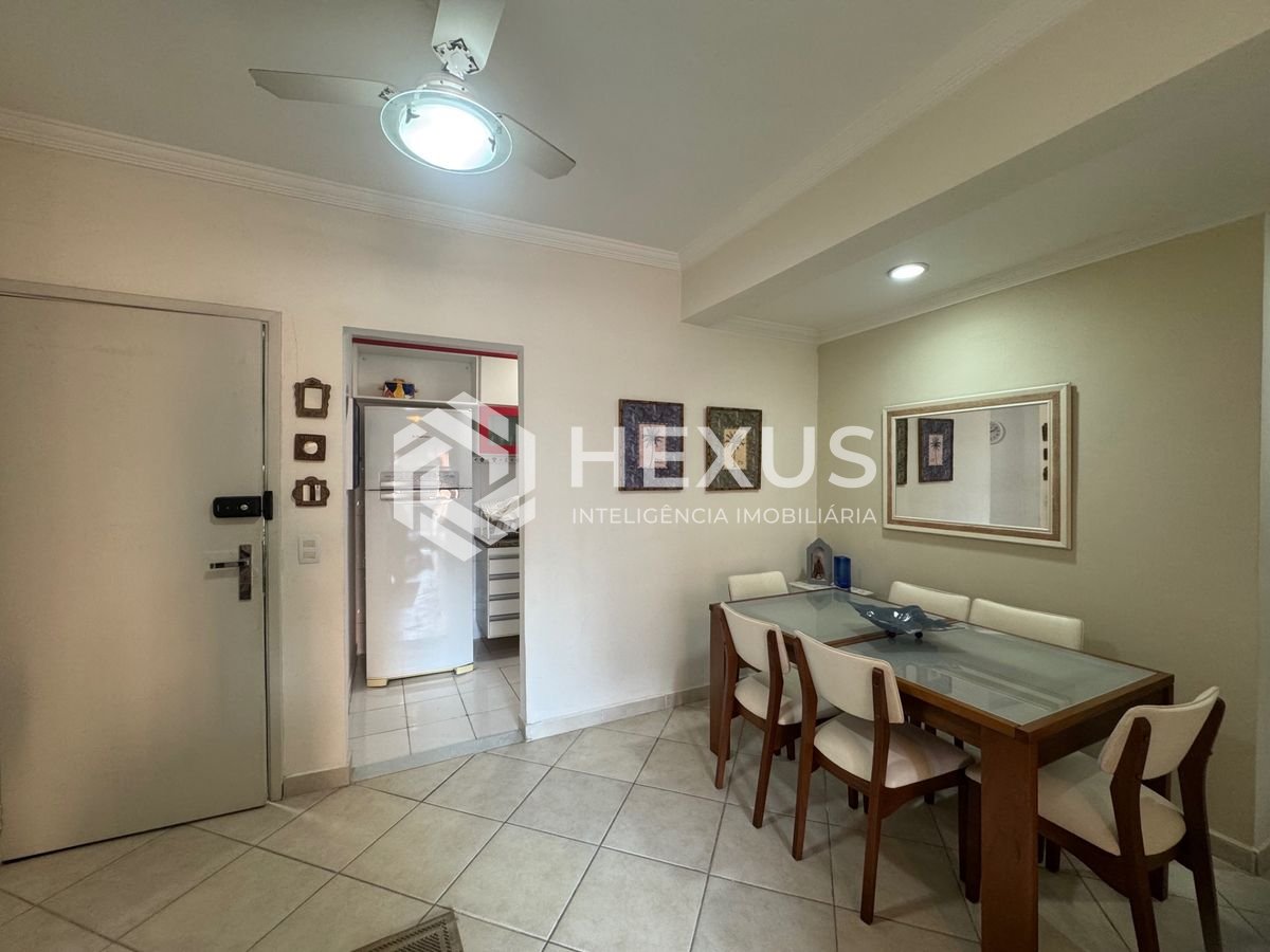 Foto 5 de Apartamento reformado com varanda e lazer a 500m da praia na região da Brunella na Enseada, Guarujá