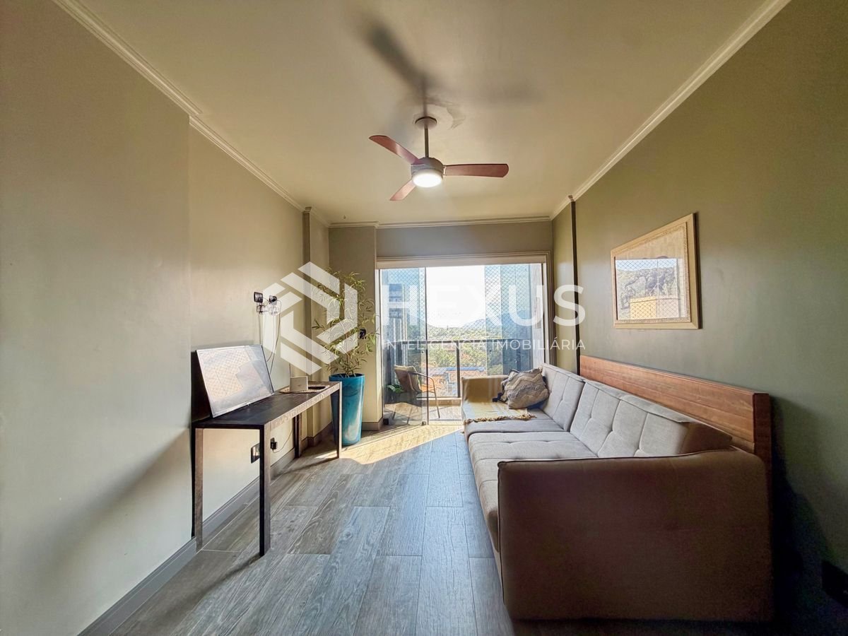 Foto 2 de Apartamento reformado com varanda e lazer a 400m da praia no Tombo, Guarujá
