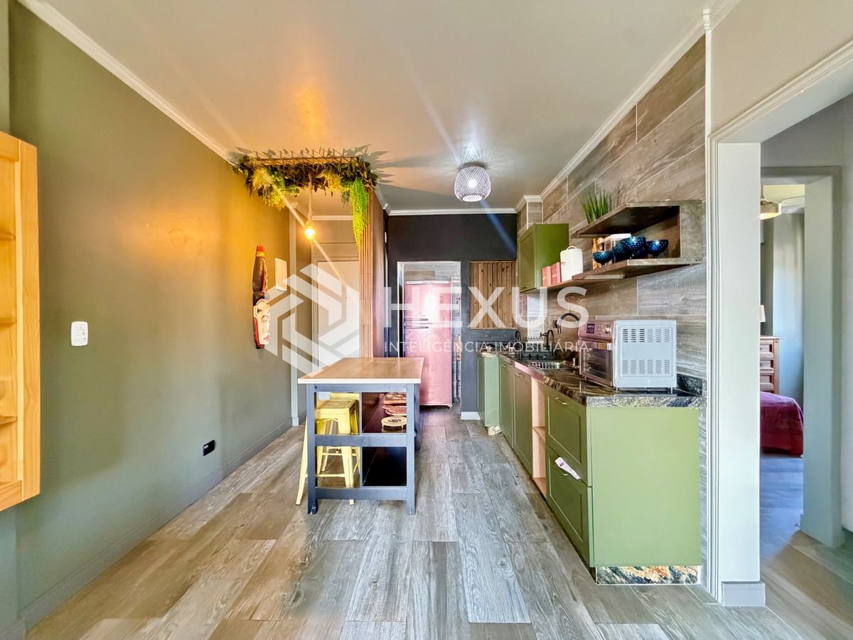 Foto 5 de Apartamento reformado com varanda e lazer a 400m da praia no Tombo, Guarujá