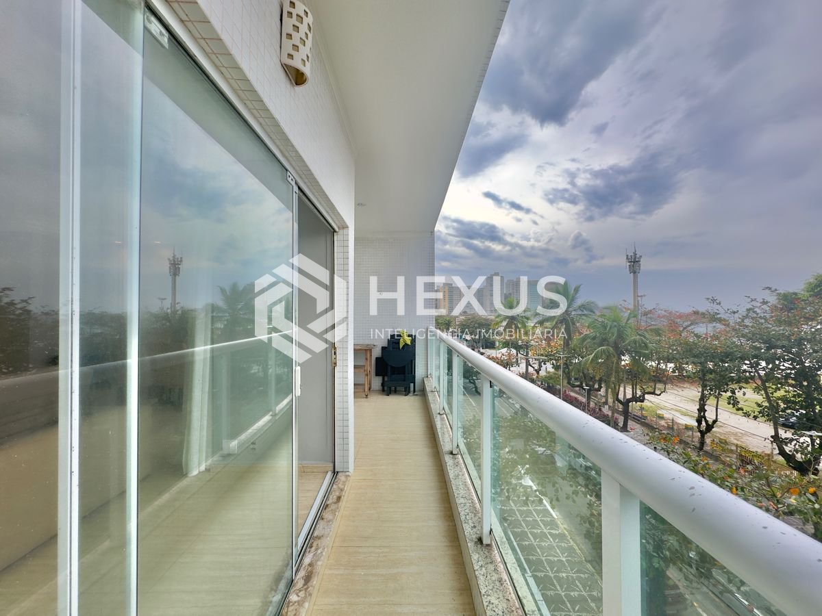 Foto 5 de Apartamento reformado frente mar com varanda vista mar e lazer nas Pitangueiras, Guarujá