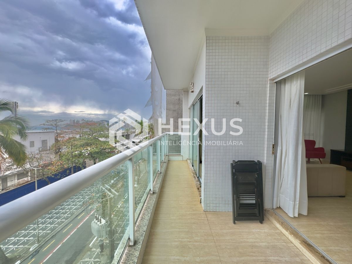 Foto 4 de Apartamento reformado frente mar com varanda vista mar e lazer nas Pitangueiras, Guarujá