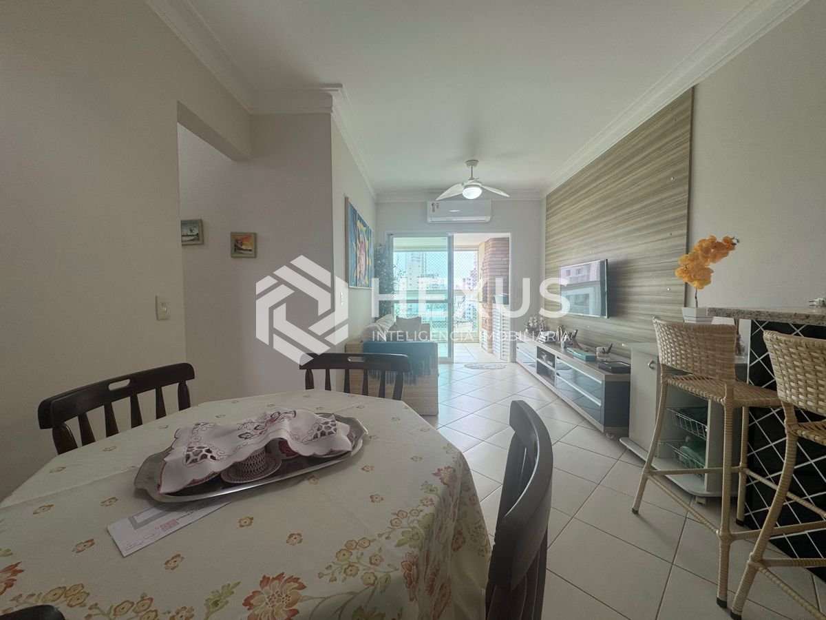 Foto 4 de Apartamento reformado com varanda gourmet vista mar e lazer na Enseada, Guarujá