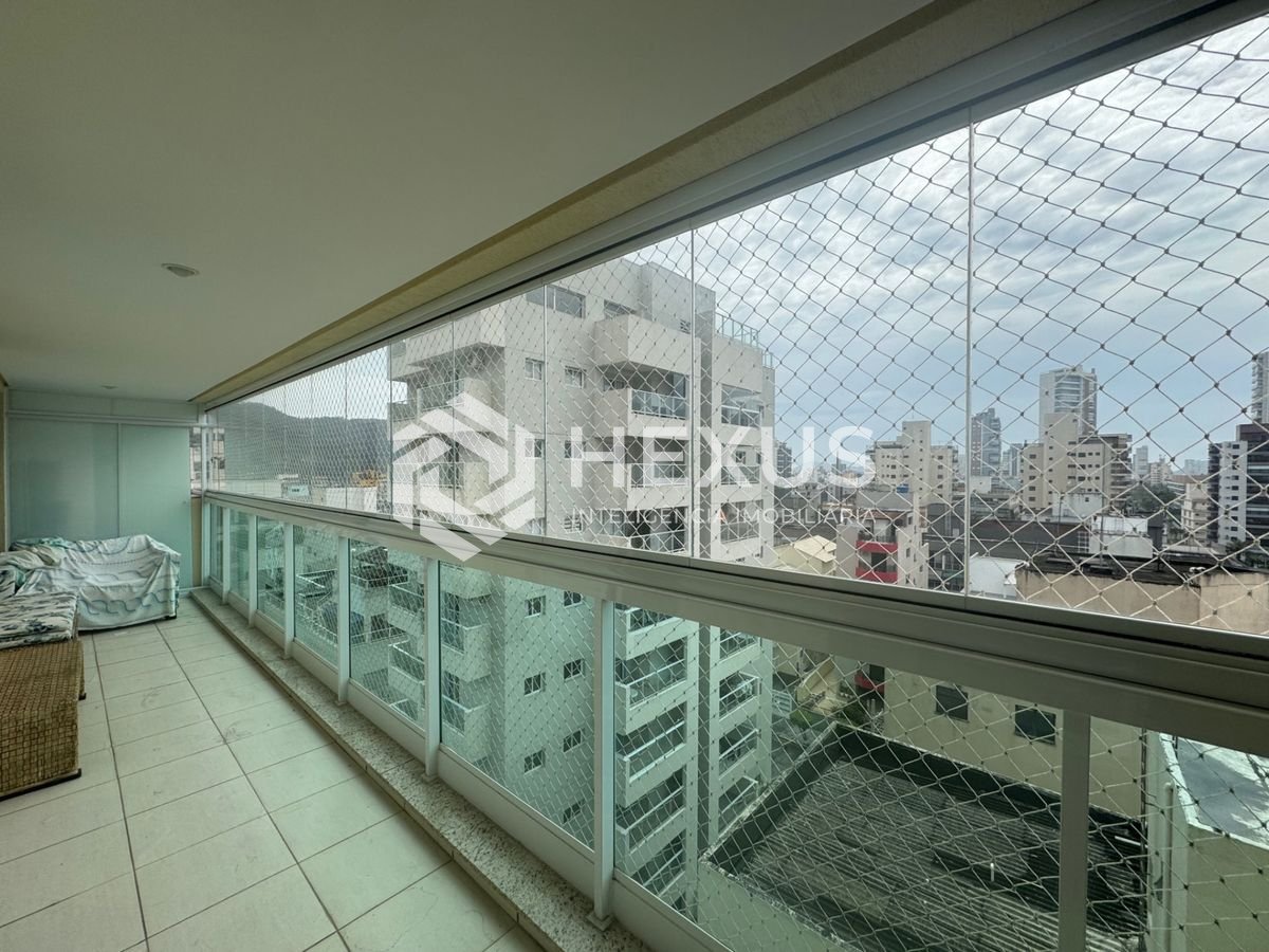 Foto 2 de Apartamento reformado com varanda gourmet vista mar e lazer na Enseada, Guarujá