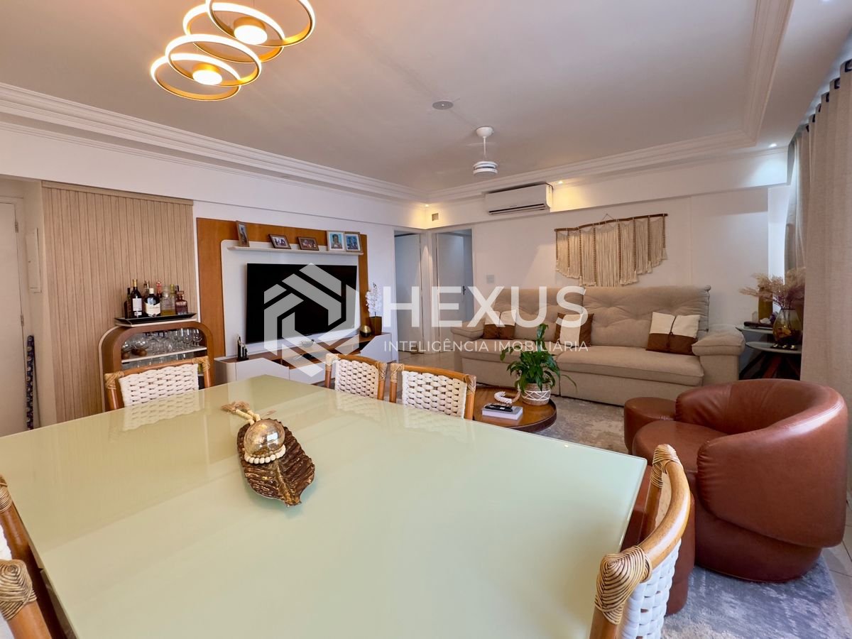 Foto 3 de Apartamento reformado com vista mar e lazer a 100m da praia no Jardim Astúrias, Guarujá