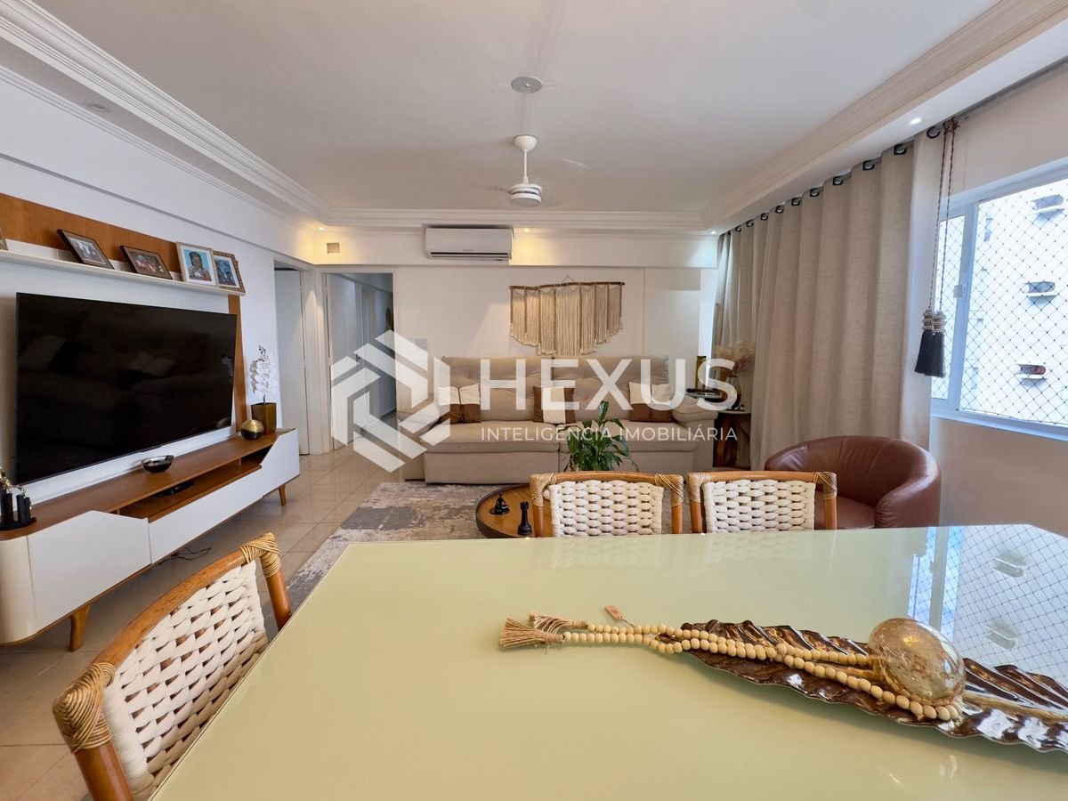 Foto 2 de Apartamento reformado com vista mar e lazer a 100m da praia no Jardim Astúrias, Guarujá