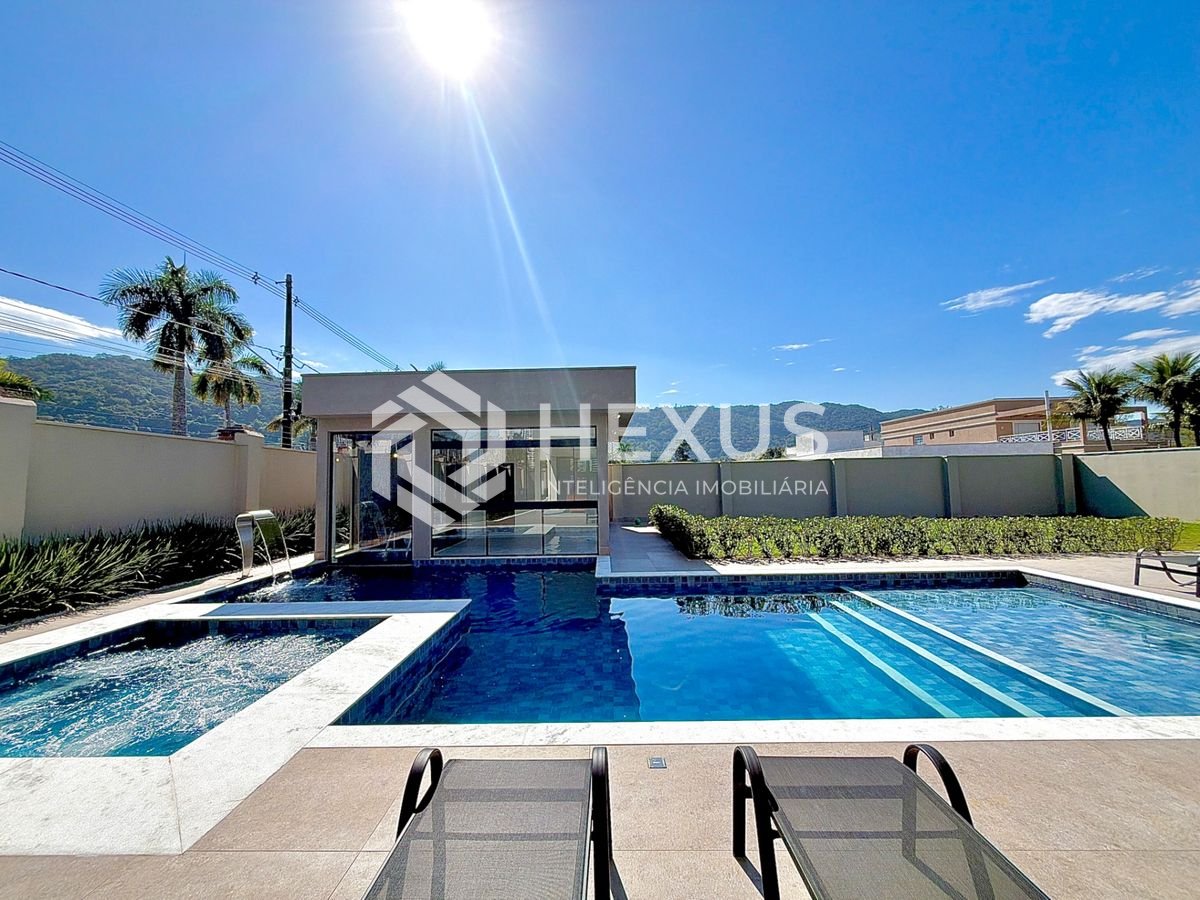 Foto 3 de Casa reformada e mobiliada com piscina sauna e área gourmet na Enseada, Guarujá