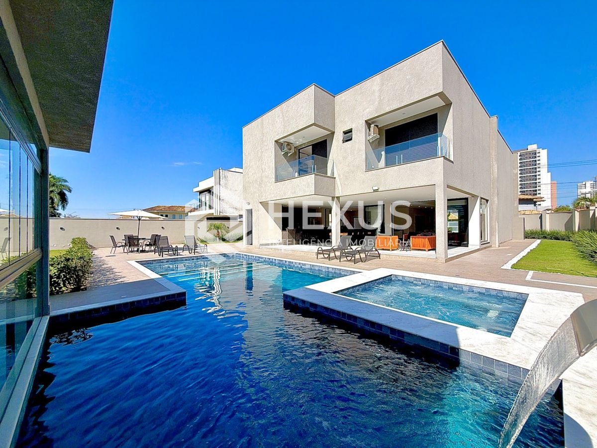 Casa na Enseada — foto 1
