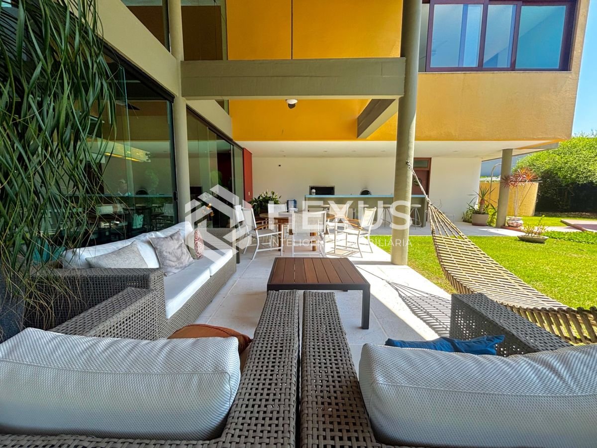 Foto 5 de Casa reformada com piscina e área gourmet no Jardim Acapulco, Guarujá