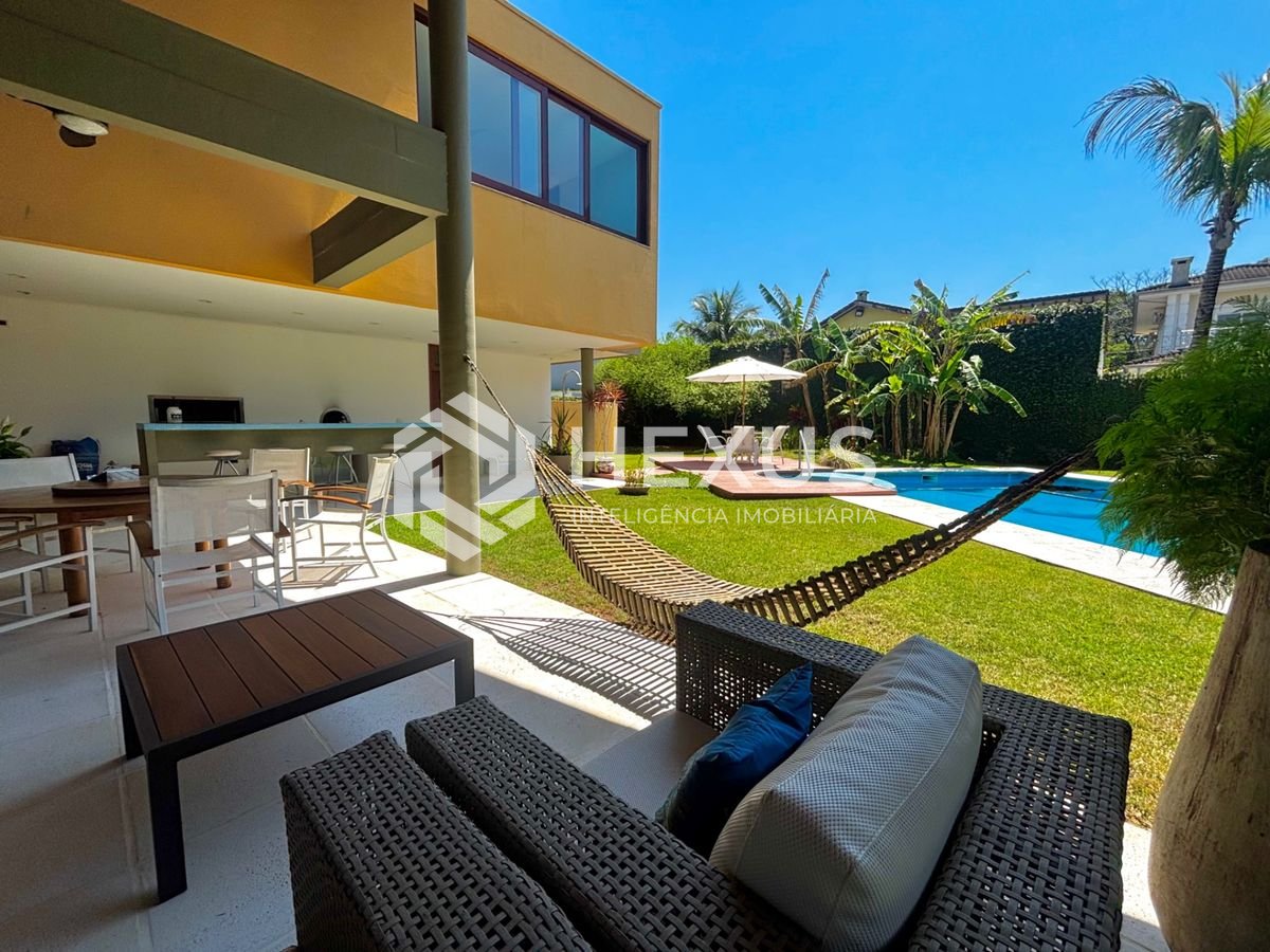 Foto 4 de Casa reformada com piscina e área gourmet no Jardim Acapulco, Guarujá