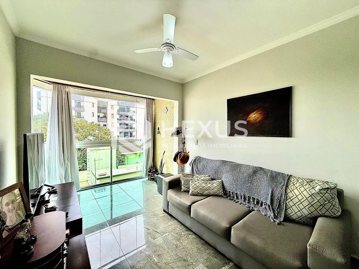 Foto 5 de Apartamento reformado com varanda e lazer a 300m da praia na região do Tortugas na Enseada, Guarujá