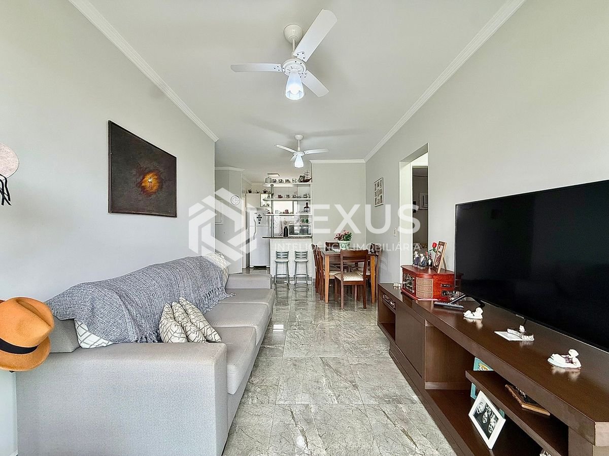 Foto 3 de Apartamento reformado com varanda e lazer a 300m da praia na região do Tortugas na Enseada, Guarujá