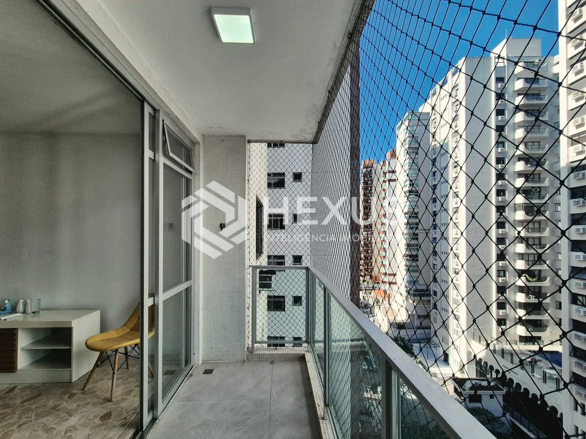Foto 2 de Apartamento com varanda e lazer nas Pitangueiras, Guarujá