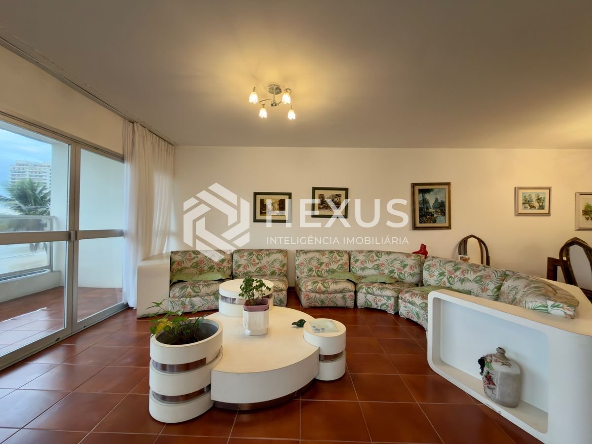 Foto 5 de Apartamento reformado frente mar com varanda e lazer no Jardim Astúrias, Guarujá