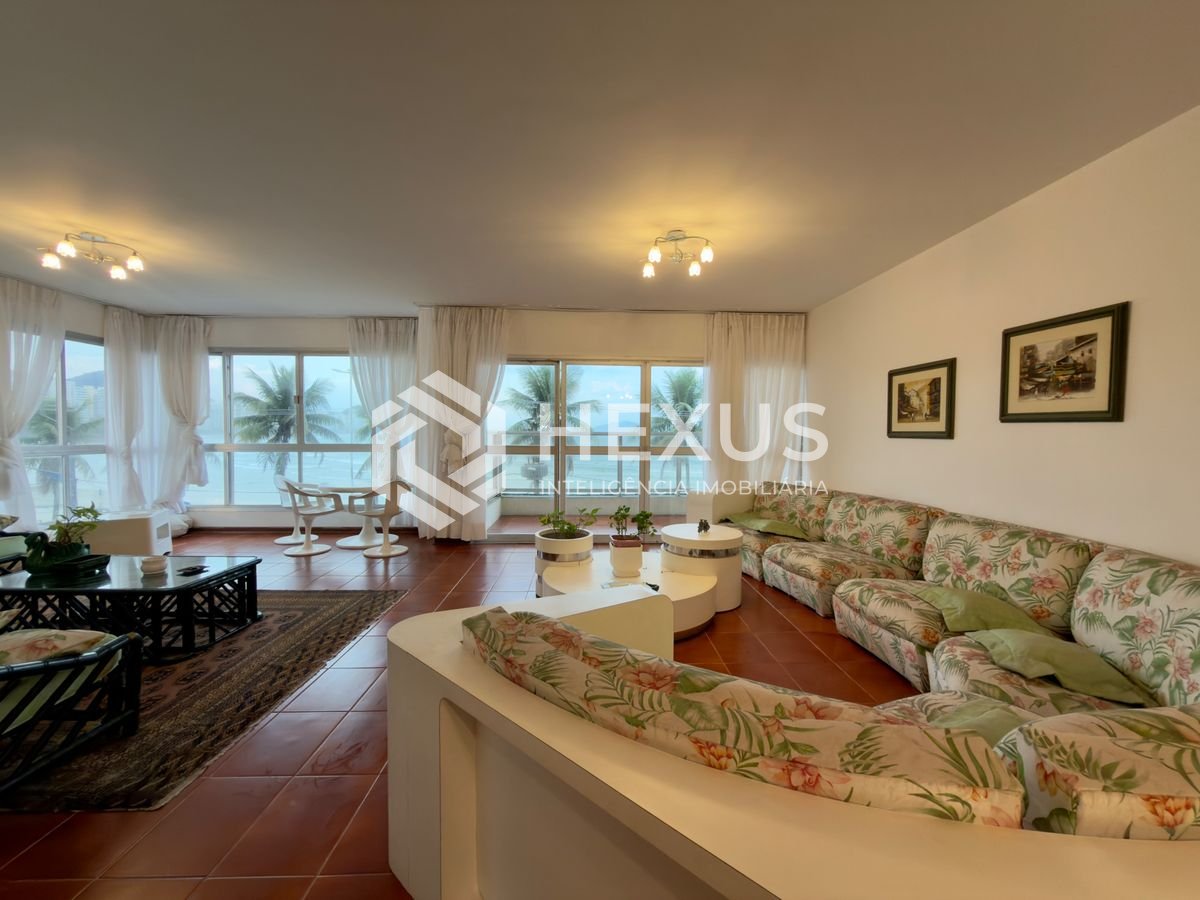 Foto 4 de Apartamento reformado frente mar com varanda e lazer no Jardim Astúrias, Guarujá